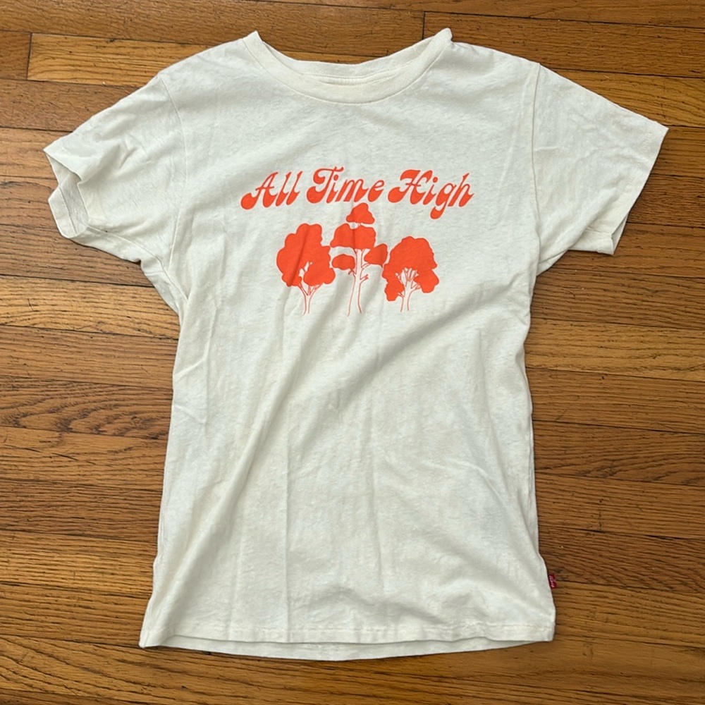 Levi’s Graphic Tee